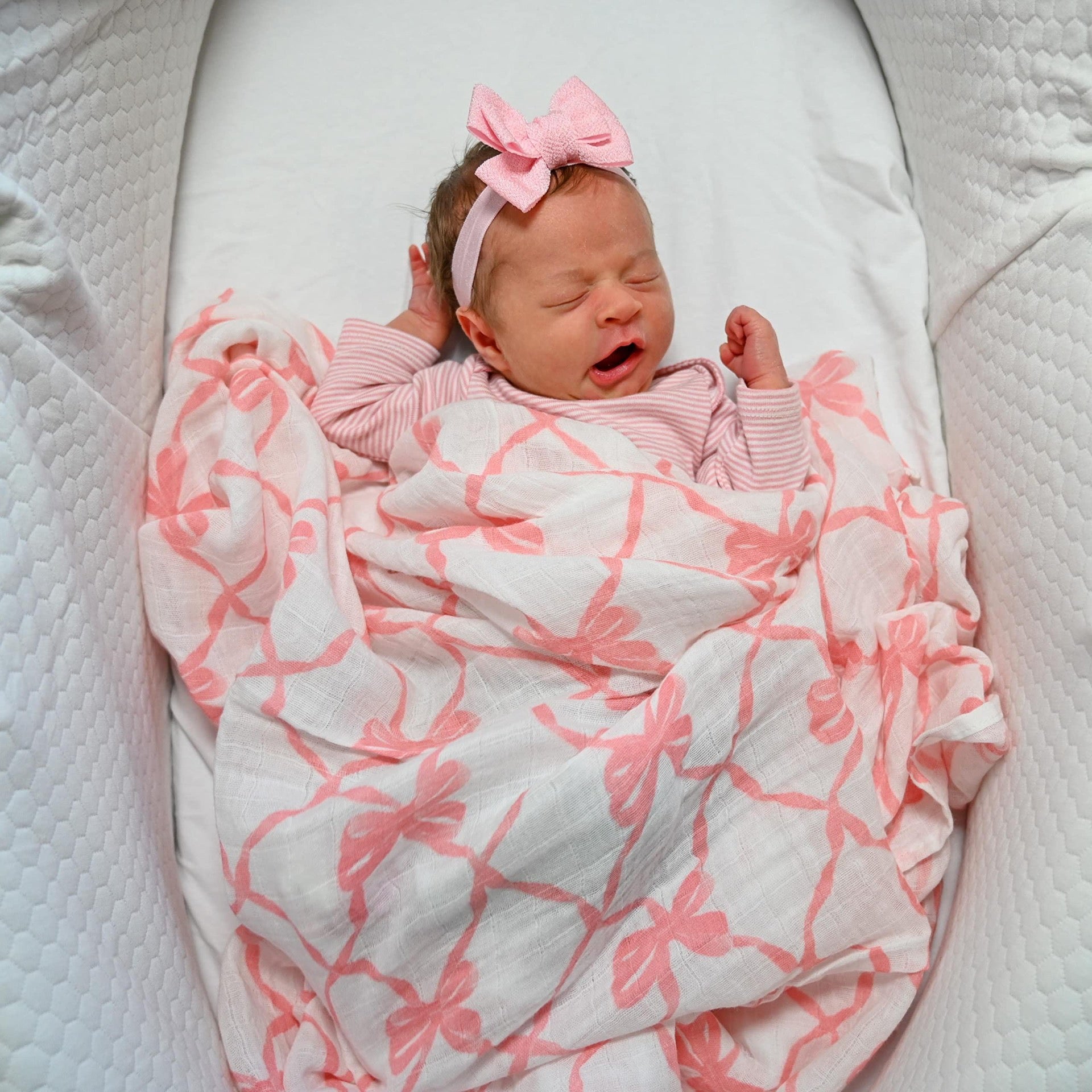 Lollybanks Swaddle Blanket | 100% Muslin Cotton | Pink Bows