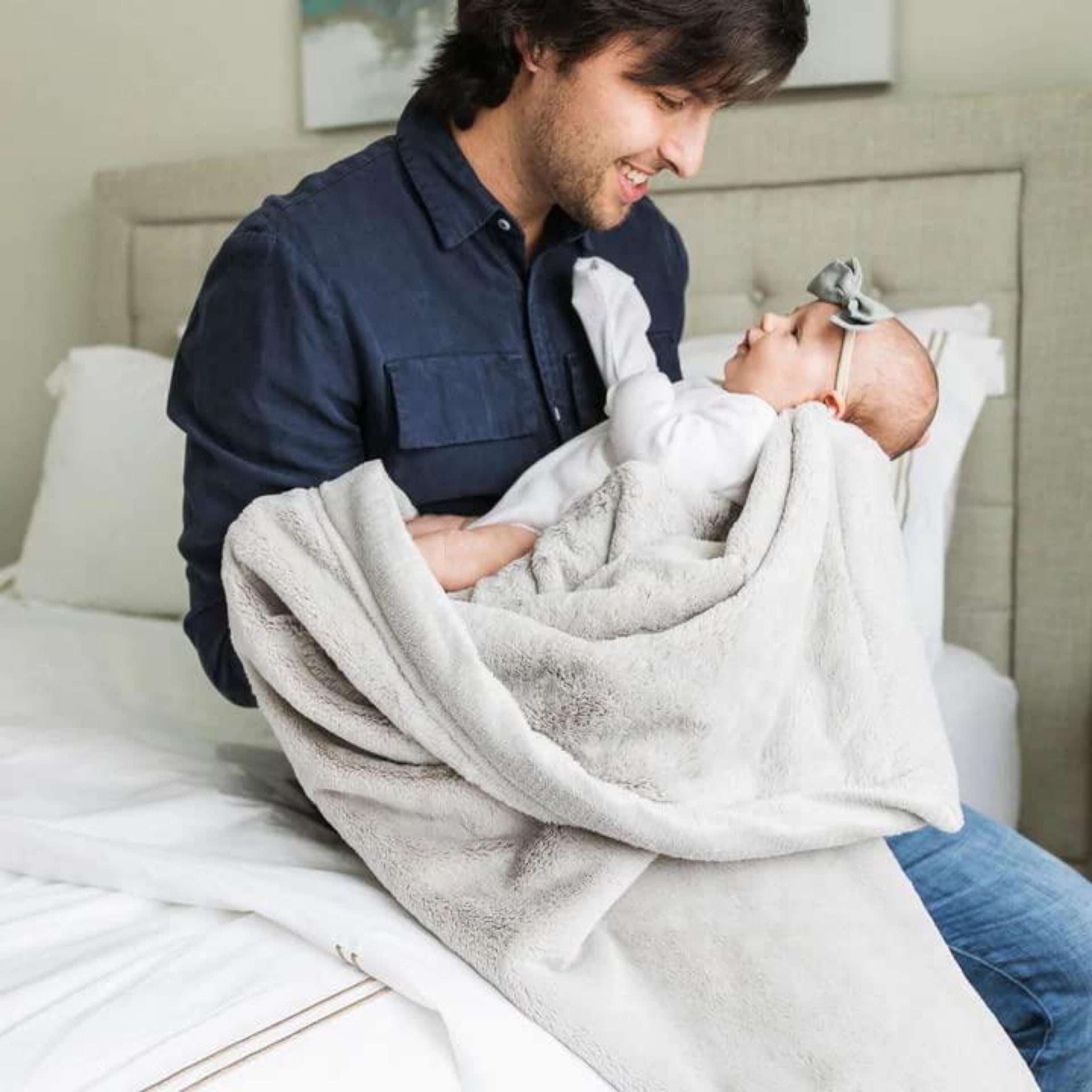 Saranoni Lush Luxury Receiving Blanket in Feather Feather